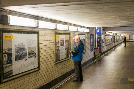Aktuelle Ausstellung des Stadtarchivs zum Bahnhofsjubil&auml;um 2013 der Unterf&uuml;hrung des Friedberger Bahnhofs