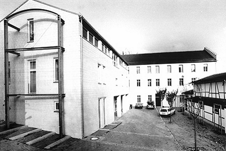 Der Klosterbau im Er&ouml;ffnungsjahr 1991